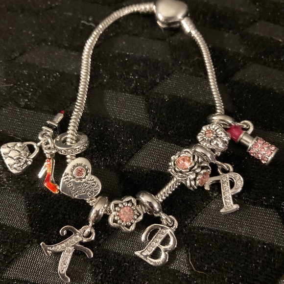 Charm-Bracelet- The Letter P initial in silver tone. Charm/Pendent nwt - Picture 5 of 10